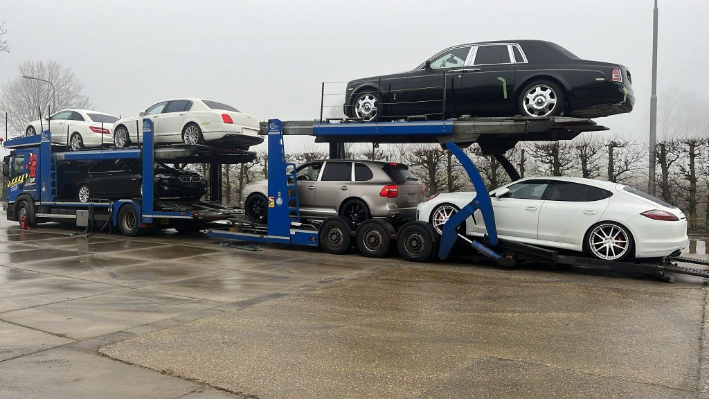 7543A6D5-2F69-4CEF-AD48-8F10813F02FB